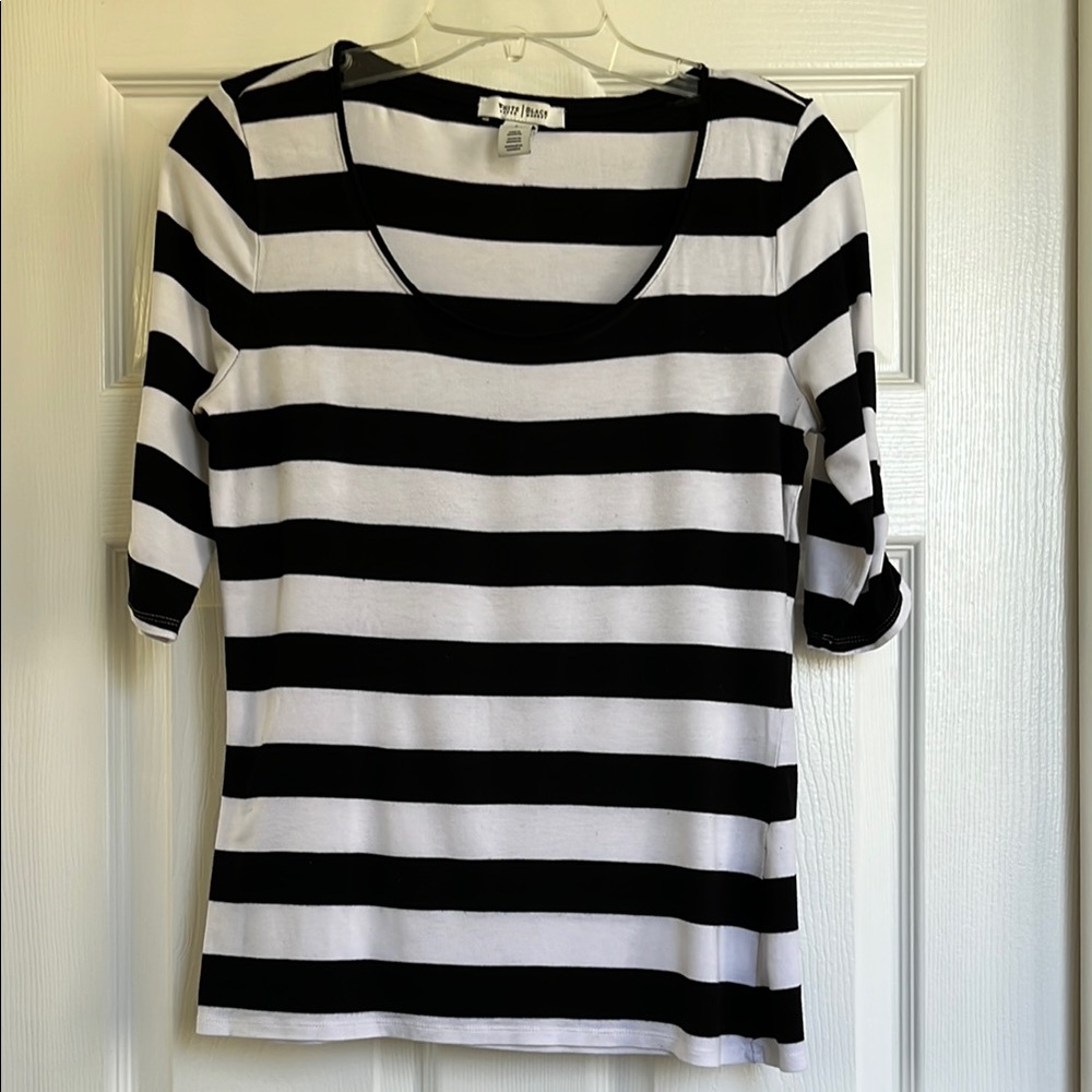 White House Black Market Fitted Black and White 3/4 Sleeve Tee